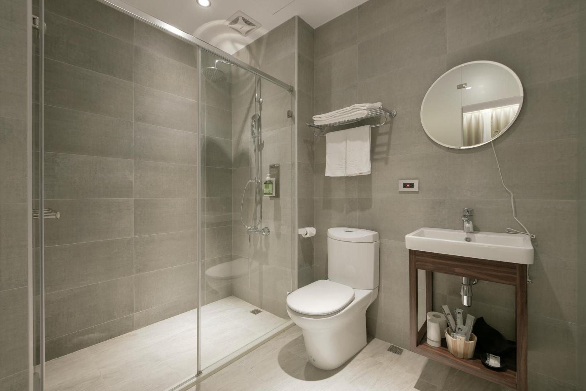 Hotel Hesper Hsr Đài Trung Ngoại thất bức ảnh